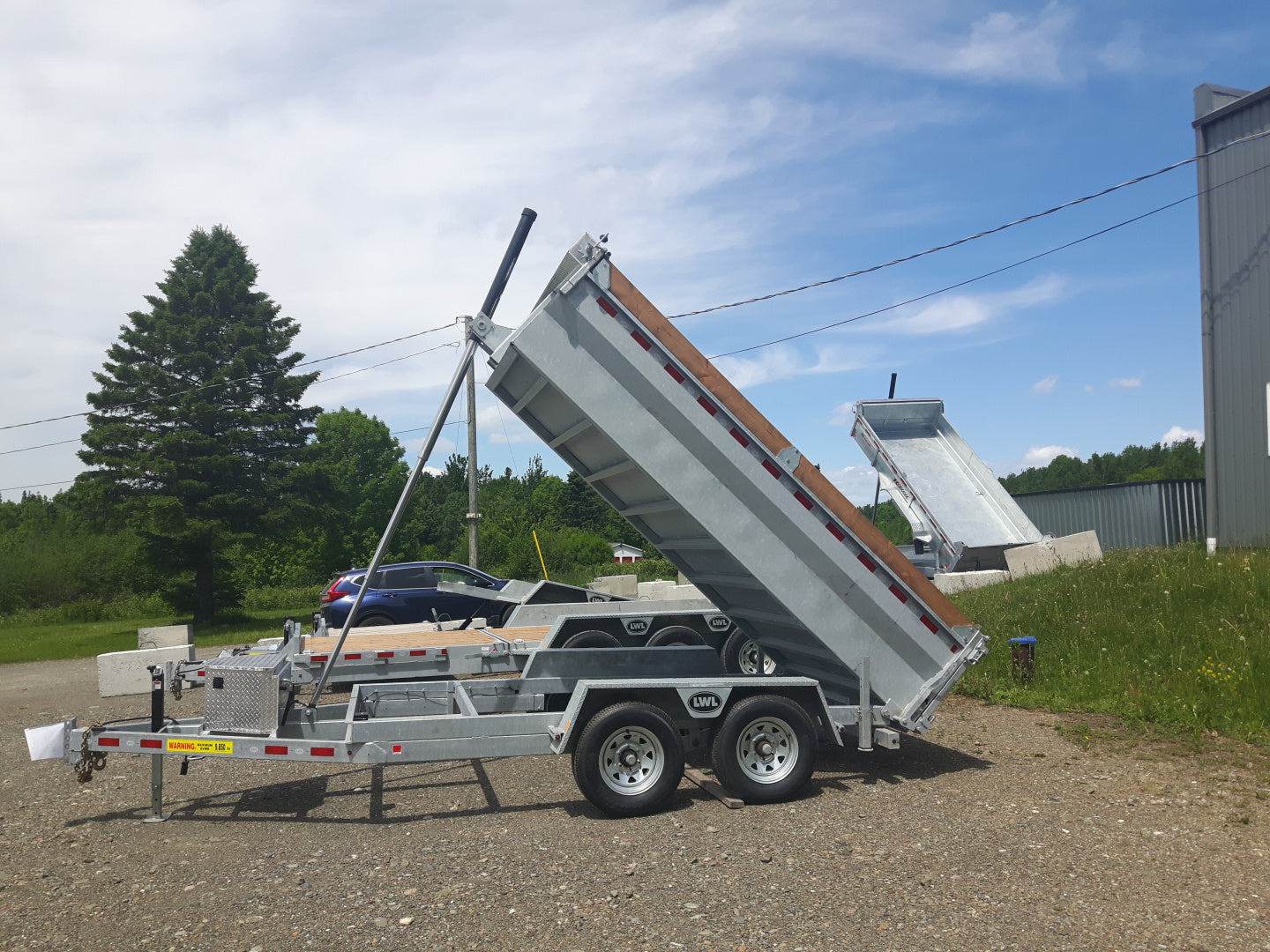 New 2026 LWL Trailers 22' Triaxle Split Tilt Equipment Trailer